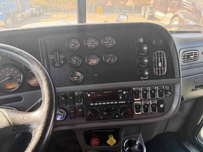 2022 Peterbilt 389-35