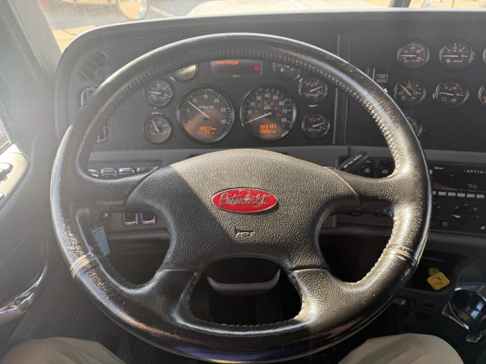 2022 Peterbilt 389-37