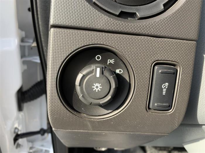 2027 Ford F-650-32
