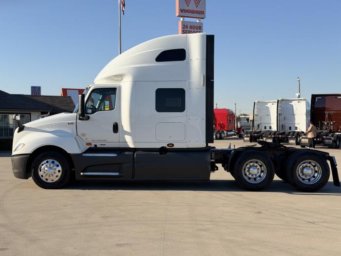 2022 International LT625-7