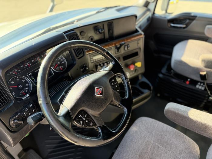 2022 International LT625-18