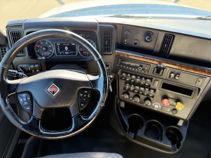 2022 International LT625-26