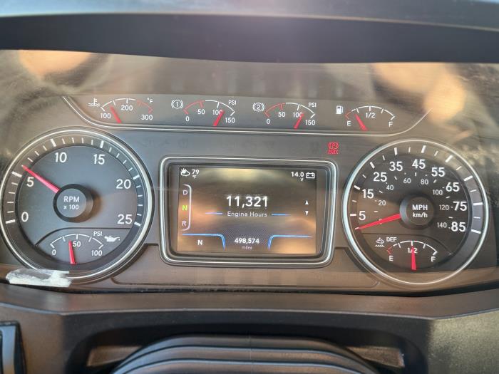 2022 International LT625-27