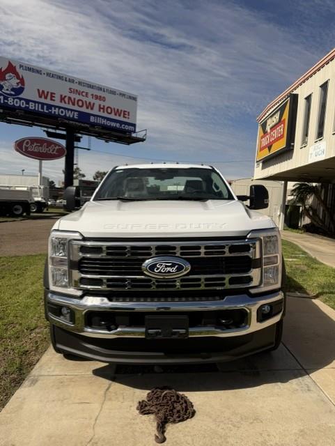 2027 Ford F-550-1