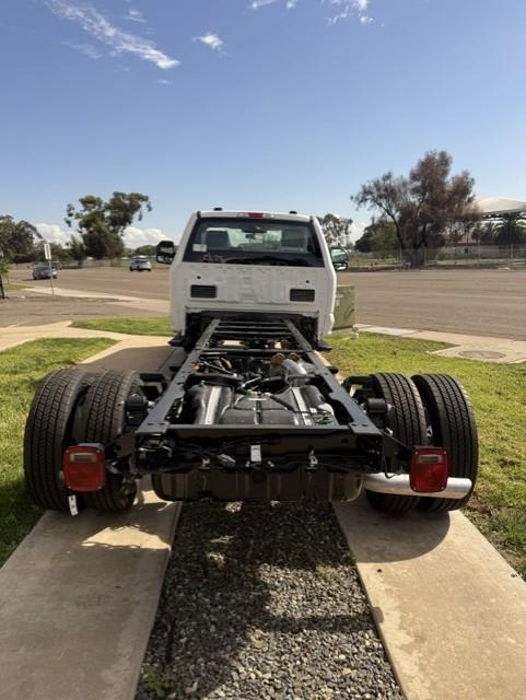 2027 Ford F-550-3