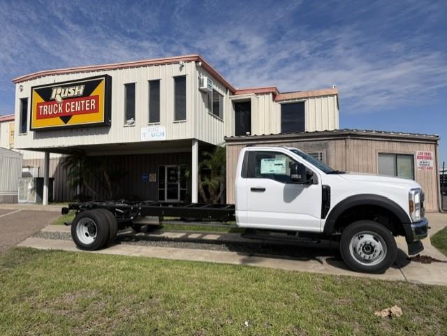 2027 Ford F-550-4