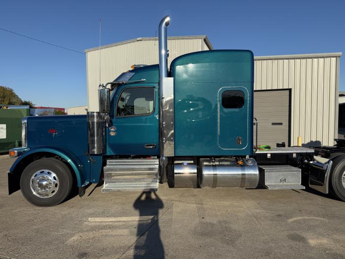 2027 Peterbilt 589-4