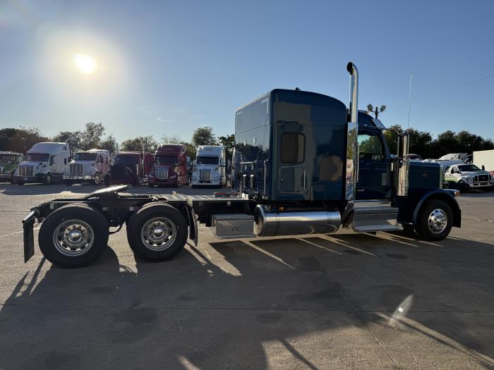 2027 Peterbilt 589-8