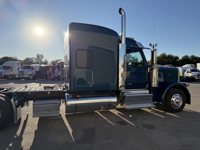 2027 Peterbilt 589-9