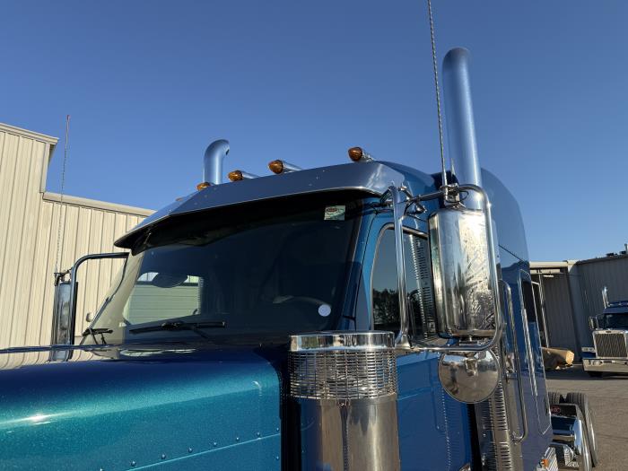 2027 Peterbilt 589-12