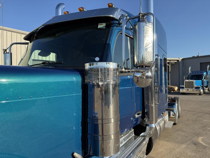 2027 Peterbilt 589-13