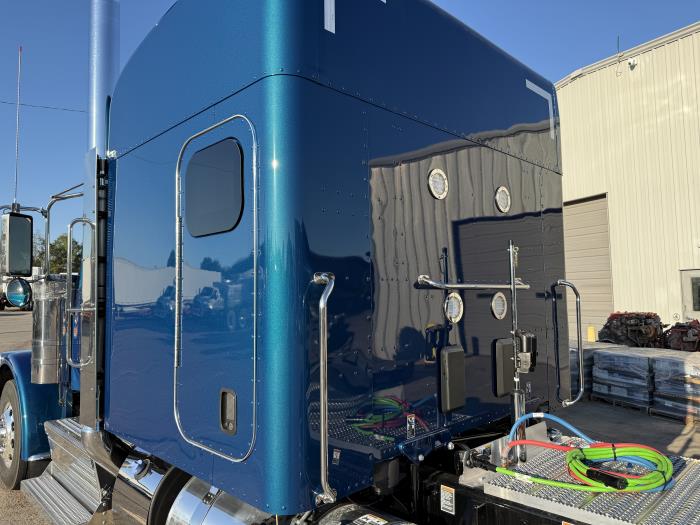 2027 Peterbilt 589-18
