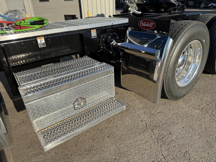 2027 Peterbilt 589-19
