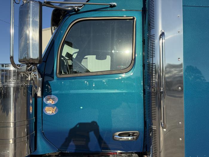 2027 Peterbilt 589-24