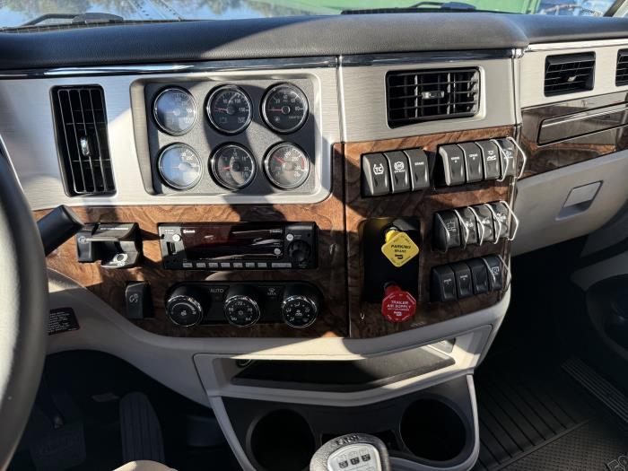 2027 Peterbilt 589-34