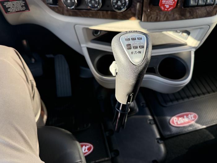2027 Peterbilt 589-37