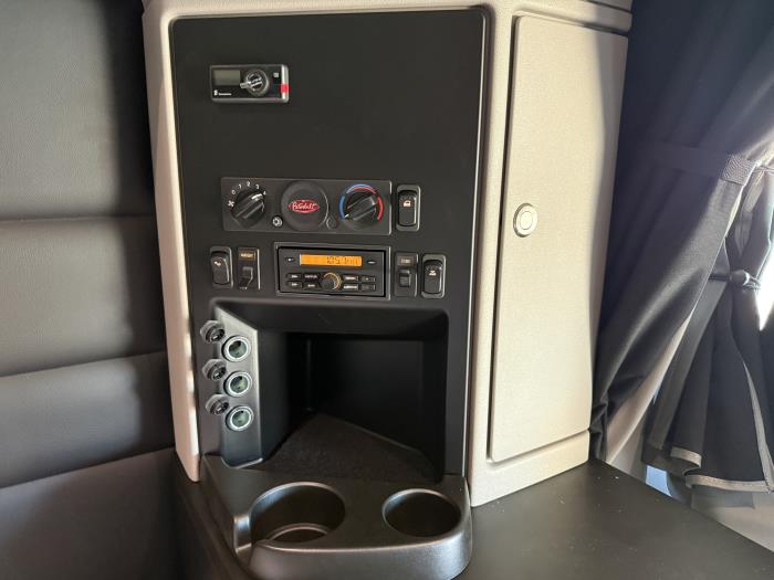 2027 Peterbilt 589-51