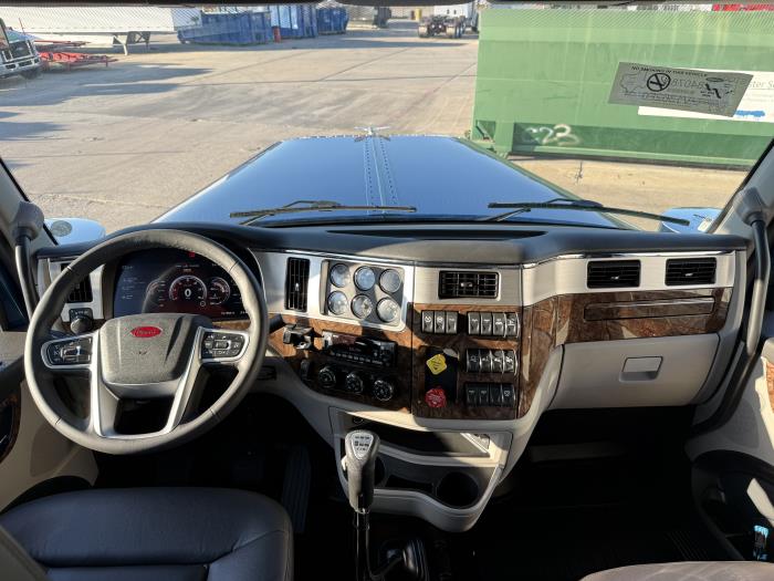2027 Peterbilt 589-60