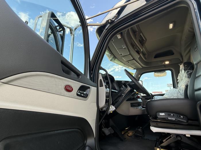 2027 Peterbilt 589-12