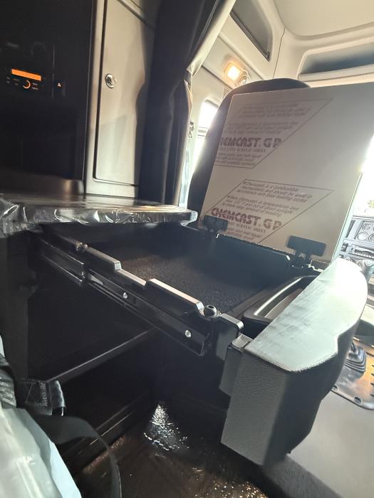 2027 Peterbilt 589-20