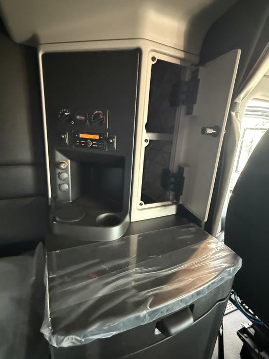 2027 Peterbilt 589-21