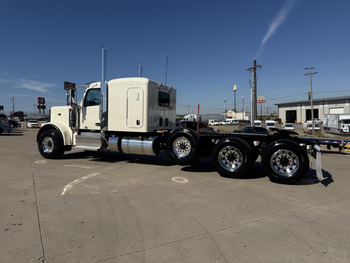 2027 Peterbilt 589-8