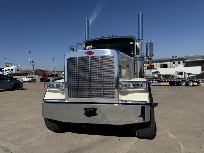 2027 Peterbilt 589-12