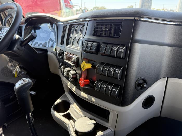 2027 Peterbilt 589-27