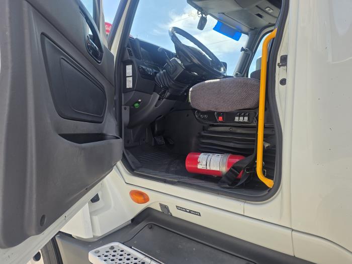 2022 International LT625-9