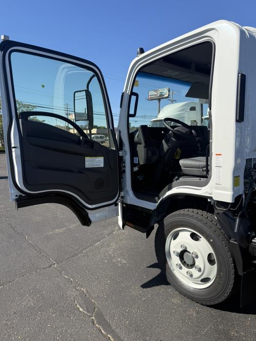 2027 Isuzu NRR-7