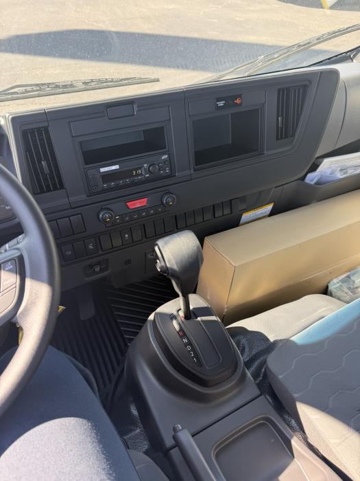 2027 Isuzu NRR-10