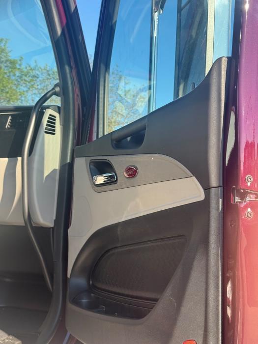 2026 Peterbilt 589-12