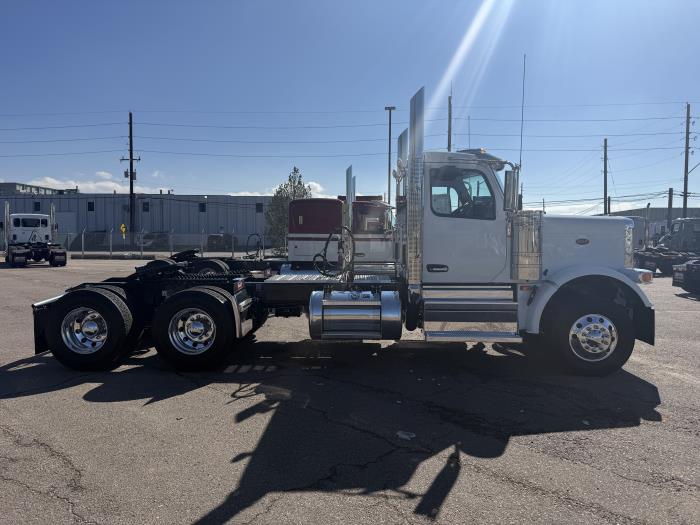 2027 Peterbilt 589-3