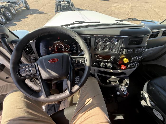2027 Peterbilt 589-7