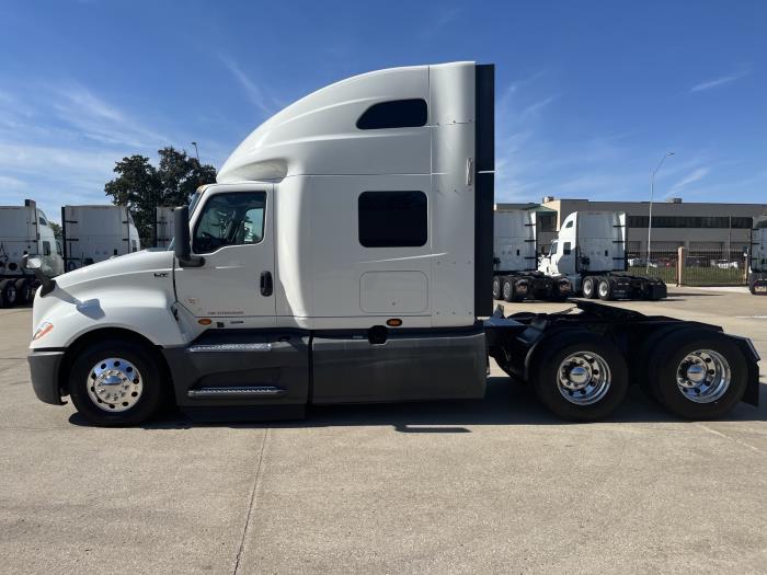 2022 International LT625-1