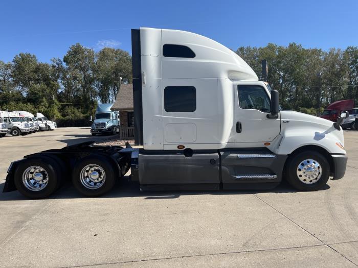 2022 International LT625-8