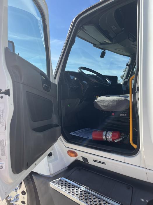 2022 International LT625-12