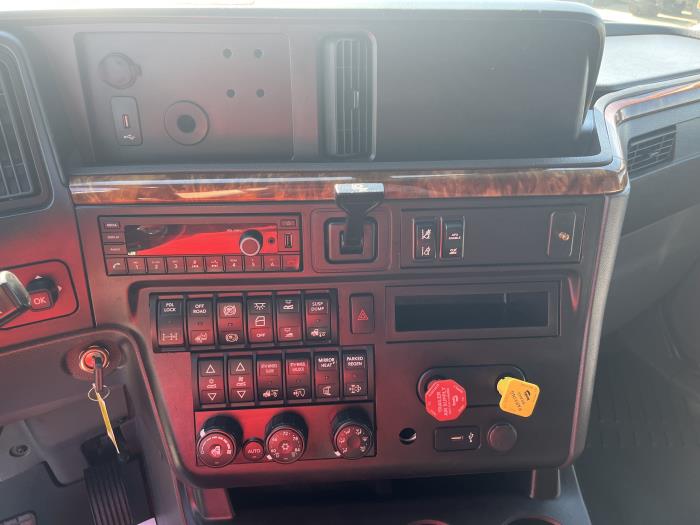 2022 International LT625-16