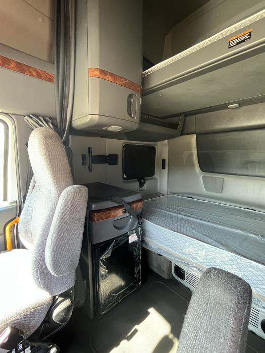 2022 International LT625-17