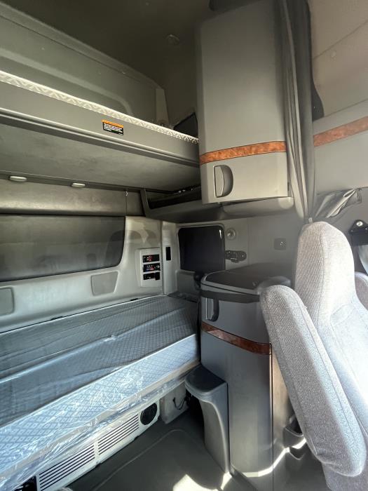2022 International LT625-18