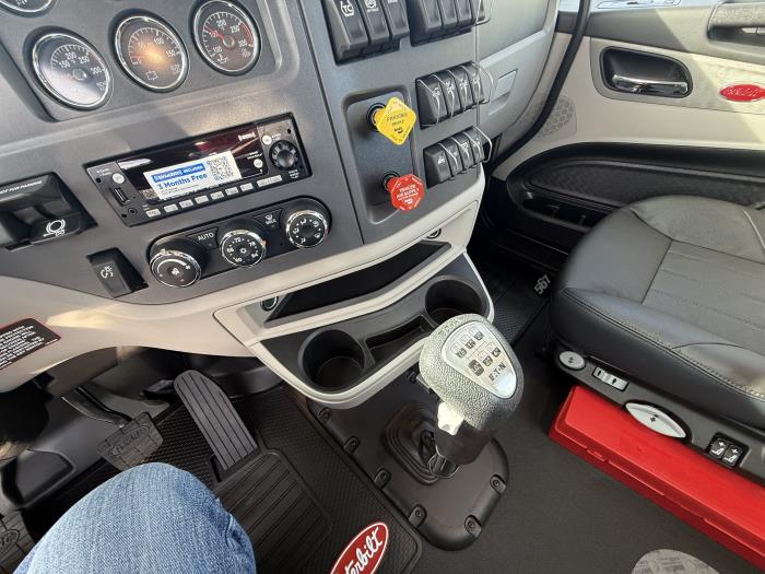 2027 Peterbilt 567-8