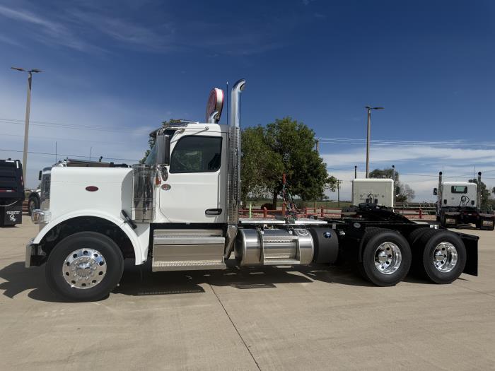 2027 Peterbilt 589-1