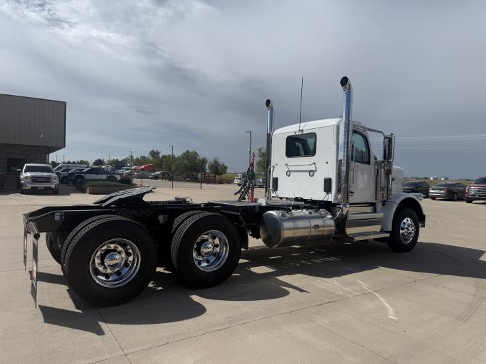 2027 Peterbilt 589-3