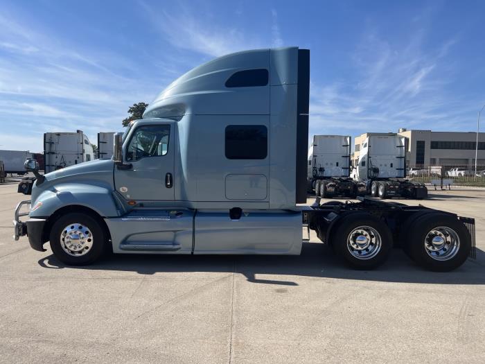 2022 International LT625-1