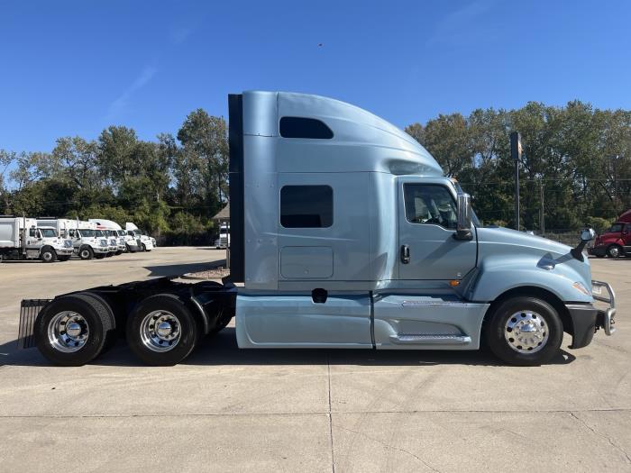 2022 International LT625-5