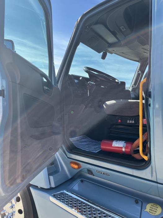 2022 International LT625-9