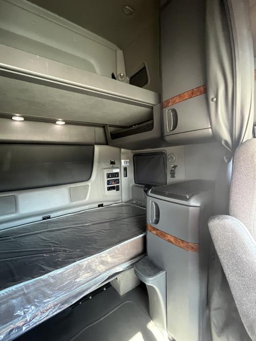 2022 International LT625-15