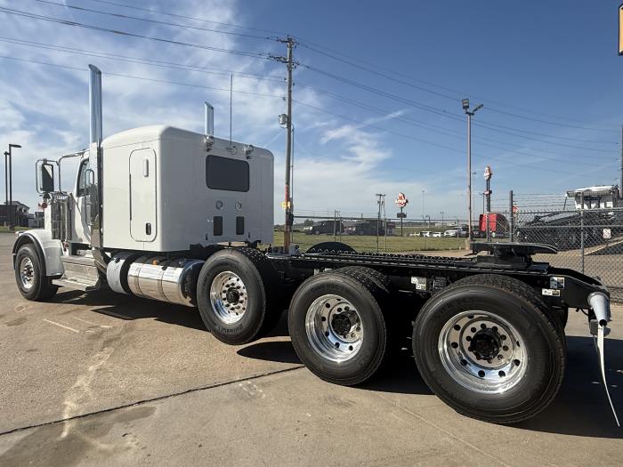 2027 Peterbilt 589-4