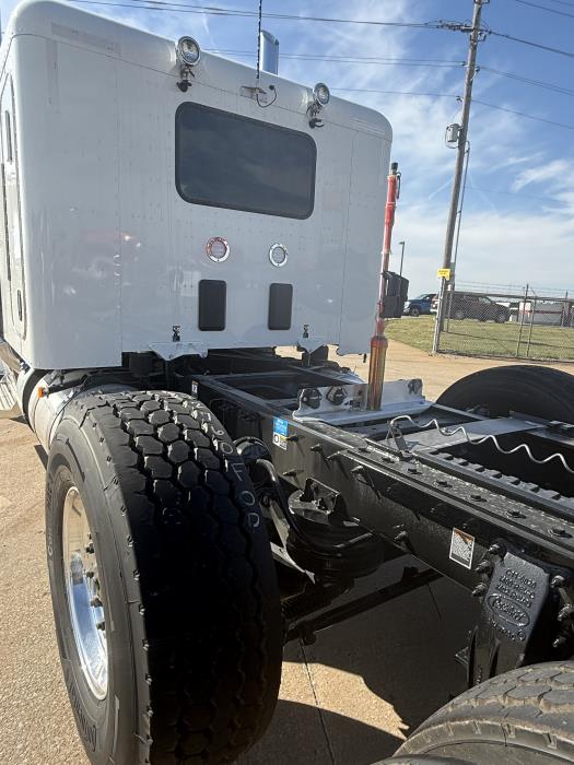 2027 Peterbilt 589-7