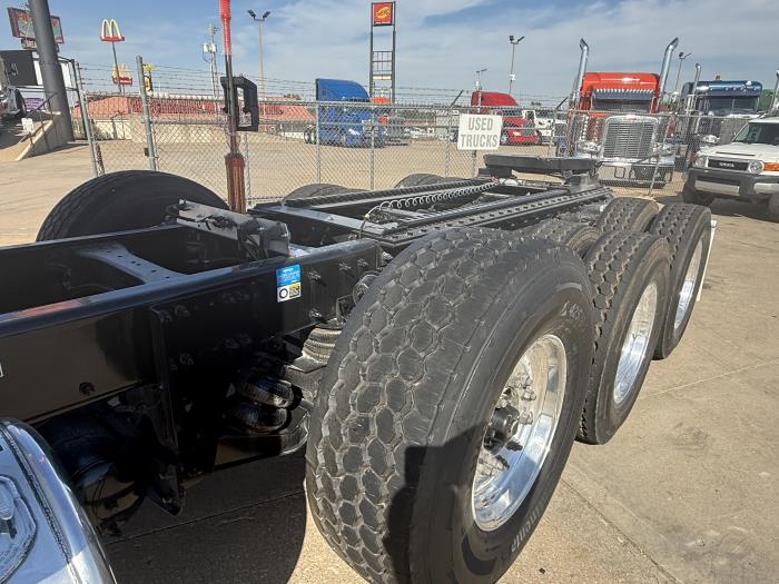 2027 Peterbilt 589-8